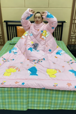 Cozy Wearable Blanket Quilt – Snuggle, Lounge, and Nap in Cloud‑Soft Comfort 💤🧸