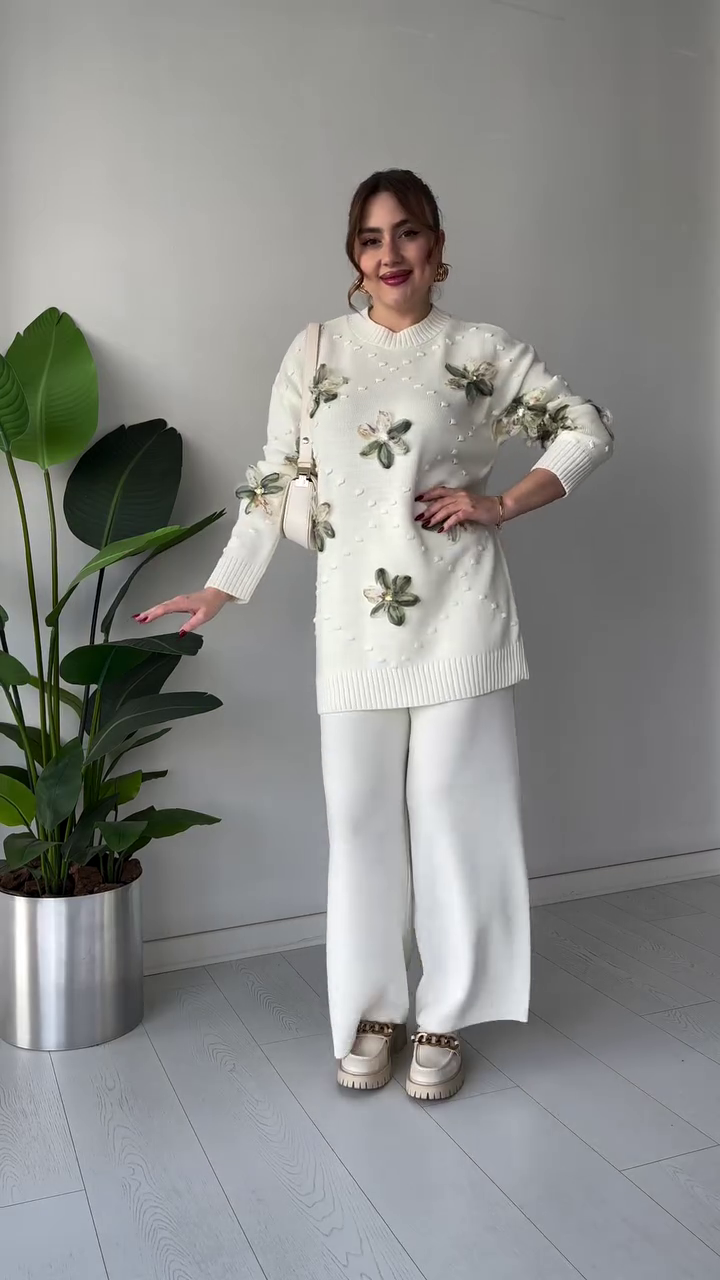 3D Floral Appliqué Knit Co-ord Set 🌸 Available in Green & White - Image 2