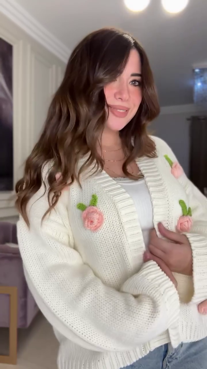 White Knit Cardigan with Pink Floral Appliqué 🌸🤍 – Button-Up Layer Styled with Gold Necklaces & Light Denim - Image 3